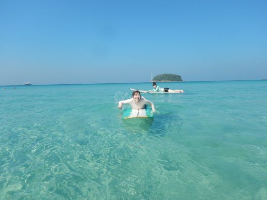 サーフィンスクール in カタビーチ周辺＜日本語／半日／ホテル送迎付き＞ by常夏屋