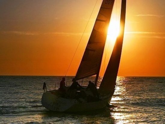 サンセットセイリング　カクテルを片手にサンセット観賞 ＜午後／BBQディナー付き／ランカウイ発＞