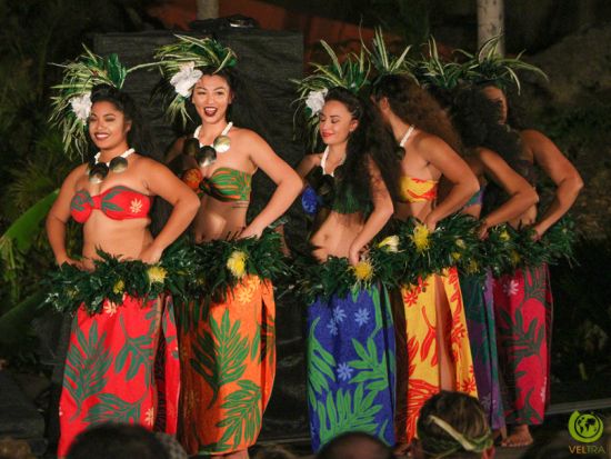 伝統ルアウ＆ハワイアンショー「チーフズルアウ」豪華ビュッフェディナーと元世界チャンピオンのファイヤーダンスが圧巻のショー＜ウェット・アンド・ワイルド・ハワイ内＞