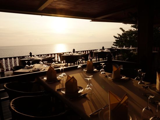 タイ料理レストラン 『バーンリンパ(Baan Rim Pa)』美しいパノラマビューを眺めながらサンセットディナー＜カリム地区＞ 