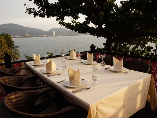 タイ料理レストラン 『バーンリンパ(Baan Rim Pa)』美しいパノラマビューを眺めながらサンセットディナー＜カリム地区＞ 