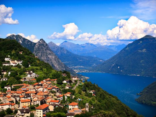 イタリアからスイスのガンドリア＆ルガーノ湖畔1日観光ツアー　遊覧船乗船とスイスの美しい村10選に選ばれた村散策＜日本語アシスタント／ミラノ発＞