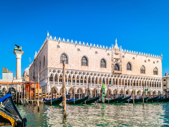 Italy_Venice_Doge-Palace_shutterstock_510635470