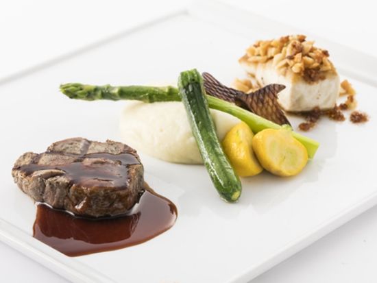 レストラン「53バイ・ザ・シー」　シェフこだわり食材のコースディナー＆タンタラスの丘夜景観賞ツアー＜夕食＞