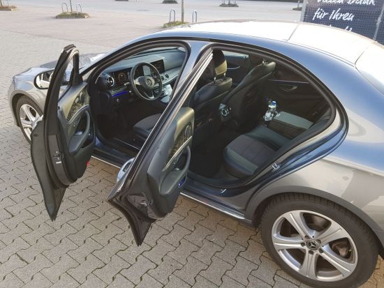 【空港送迎】デュッセルドルフ空港 ⇔ デュッセルドルフ市内 ＜貸切／英語ドライバー＞