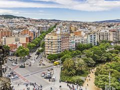 Spain_Barcelona_Avenida-Gaudi
