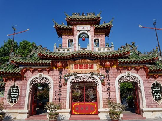 ホイアン市内観光ツアー　アオザイレンタル＆シクロ乗車付き ＜英語ガイド／ホイアン発＞