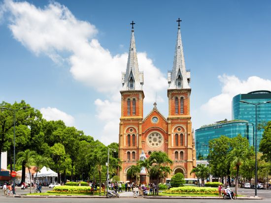 午後ゆったり出発！YouTuberベトナムひろみさん監修 ホーチミン市内観光ツアー プロパガンダ・ベトナミーズ・ビストロでの夕食付き＜日本語ガイド＞