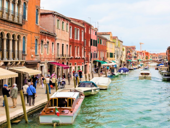 【プレミアム・ヴェネツィア】ヴェネツィア王道観光＋ムラーノ＆ブラーノ島巡り+ゴンドラ遊覧 1日ツアー＜貸切／昼食付／日本語ガイド＞