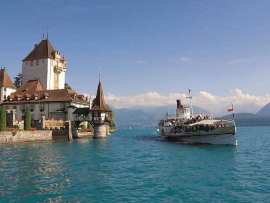 グリーントレインで行く！スイス日帰りツアー　インターラーケンでのフリータイム＆トゥーン湖クルーズ付き＜3月～11月／英語ガイド／ミラノ発＞