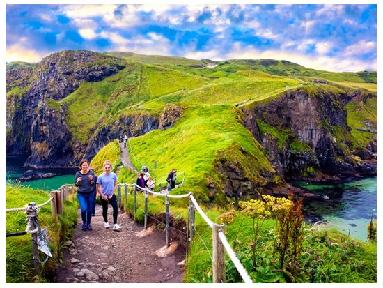 世界遺産ジャイアンツ・コーズウェイ＆ベルファスト　日帰りツアー ＜英語ドライバーガイド／ダブリン発＞
