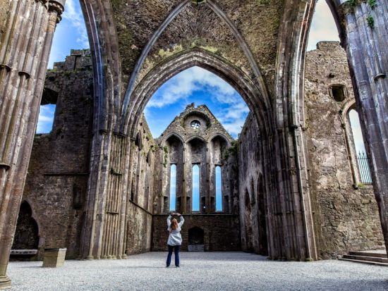 南アイルランド日帰りツアー　伝説の残るブラーニー城＆ロック・オブ・カシェル＆反乱の都市コーク ＜英語ドライバーガイド／ダブリン発＞