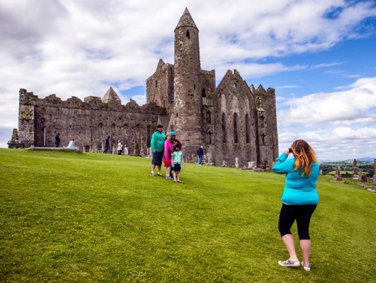 南アイルランド日帰りツアー　伝説の残るブラーニー城＆ロック・オブ・カシェル＆反乱の都市コーク ＜英語ドライバーガイド／ダブリン発＞