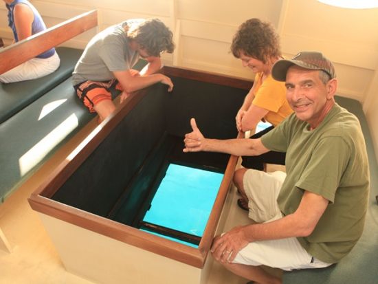 グラスボトムボートクルーズ ＜カイルアコナ発・英語ガイド＞