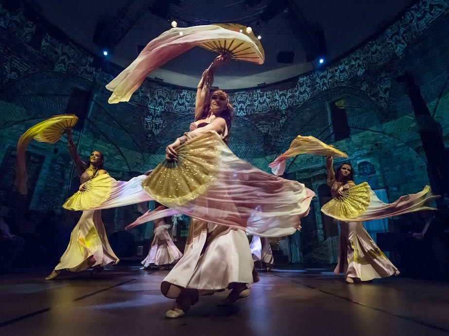 世界のダンス―民族の踊り、その歴史と文化 [単行本] - 芸術・芸能