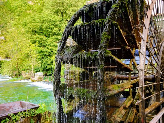 南仏プロヴァンス半日観光ツアー　ルシヨンやゴルドなどリュベロン地方定番の村々を巡る＜英語ドライバーガイド／アヴィニョン発＞