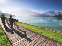 Cycling on Sun Moon Lake bikeway