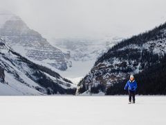 Snowshoeing-at-Lake-Louise
