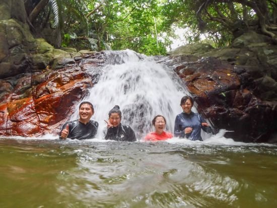 石垣島 青の洞窟シュノーケル＆渓流滝遊び　自然の恵みを感じるアクティビティーツアー＜石垣島＞