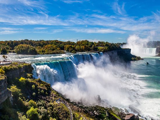 Located On The Border Between United States And Canada You Will Have Perfect Views Of This Natural Landmark Where Honeymooners Visited For