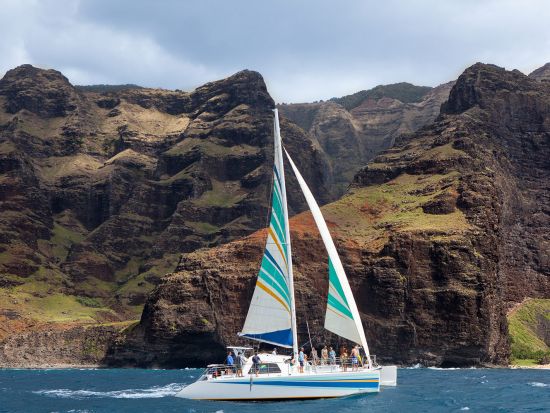 ナ・パリ・コースト セーリング　シュノーケリング付き＜朝食・ビュッフェ昼食付き／英語ガイド＞