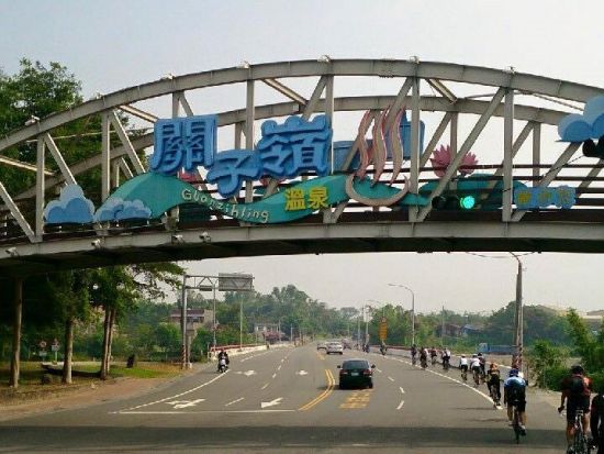 台南観光ツアー　台湾4大温泉の1つ「關子嶺」で泥パック＋300年燃え続ける岩「水火同源」を見学＜1日／台南発／中国語ドライバー＞