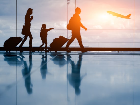 Airport_Airplane_Family_Travel_Silhouette_Transportation_123RF_70705854