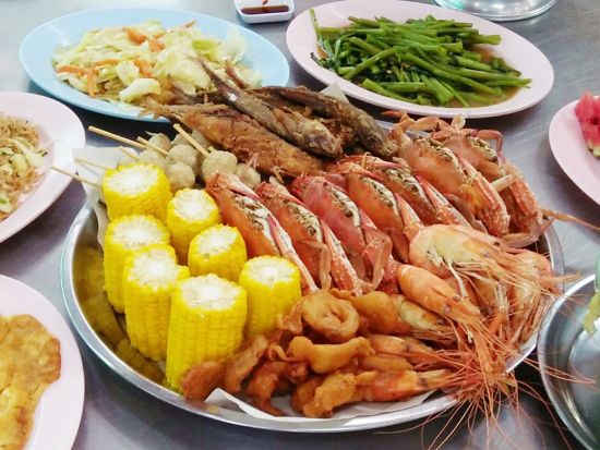 ラン島 日帰り海水浴ツアー  シャワー&ロッカー利用で快適＜日本語ガイド／タイ風シーフード昼食／バンコク発＞