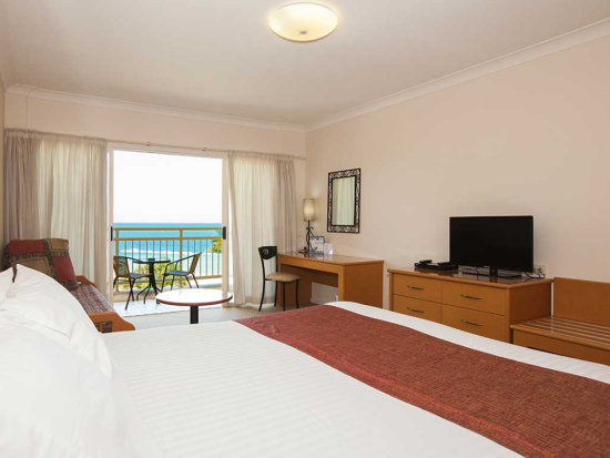 モートン島宿泊観光ツアー　イルカ餌付け体験＋ジュゴン探訪クルーズ＜2泊3日／日本語ガイドブックあり／タンガルーマアイランドリゾート＞