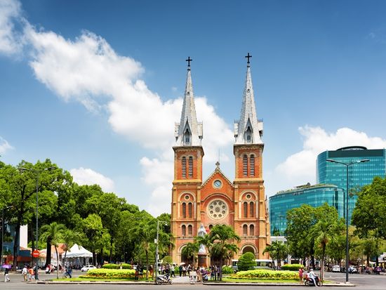 Vietnam_Ho Chi Minh City_Notre Dame Basilica Cathedral_shutterstock_305712290