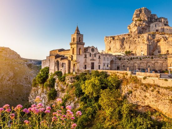 列車で行く 世界遺産の町アルベロベッロまたはマテーラ日帰り観光ツアー 宿泊プランあり＜貸切／ローマ発＞by Max Harvest