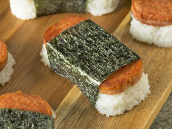 グルメツアー　ポケやスパムむすびなど、現地で人気のグルメをローカルガイドがご紹介！＜ワイキキ地区送迎付き＞