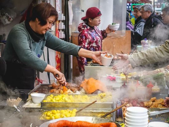 深水埗（シャムスイポー）散策ツアー　香港の下町でB級グルメ＆ショッピング！＜午後／日本語ガイド＞