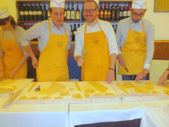 著名人も通う老舗イタリアンでクッキング体験！「アルフレッド・アッラ・スクローファ(Alfredo alla Scrofa)」＜混載／ランチorディナー／ローマ＞