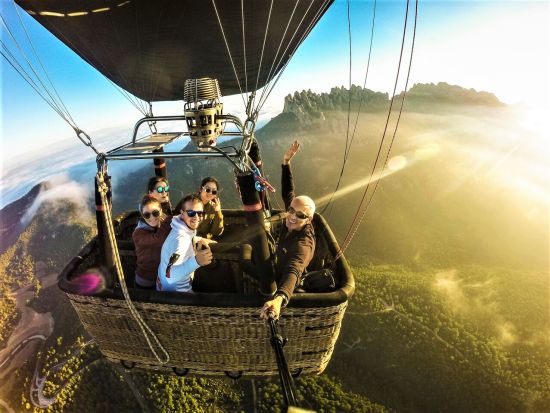 気球フライト付き！モンセラット 半日観光ツアー＜午前／英語／バルセロナ発＞