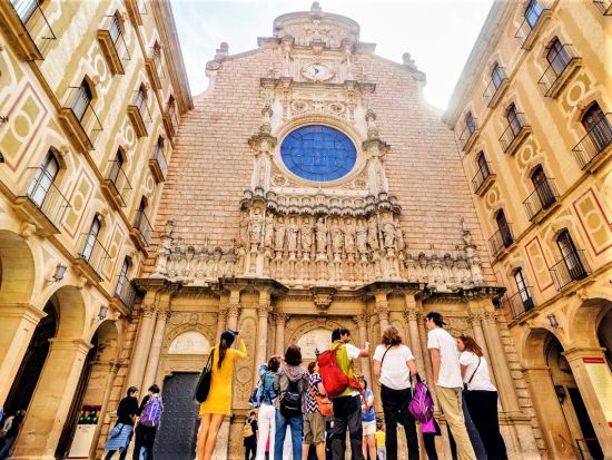 気球フライト付き！モンセラット 半日観光ツアー＜午前／英語／バルセロナ発＞