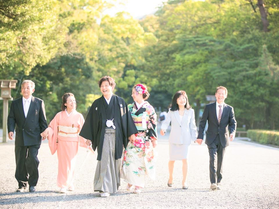 日本の聖地 伊勢神宮 お伊勢さん 和婚 写真に収める二人の結婚姿 伊勢神宮 結婚式 和装 洋装貸出 密着スナップ写真付 Byボルボレッタ 伊勢 三重の観光 遊び 体験 レジャー専門予約サイト Veltra ベルトラ