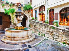 France_Saint-Paul-de-Vence_Town_shutterstock_300240146