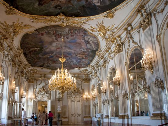 ウィーン クラシック・コンサート＆シェーンブルン宮殿自由見学　シェーンブルン宮殿