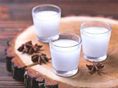 Greece_Thessaloniki_Ouzo_shutterstock_1014797686