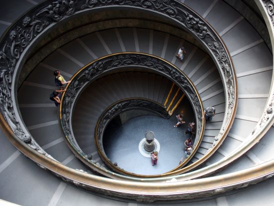 ヴァチカン美術館＋コロッセオ入場＋名所観光　人気王道スポットを巡るローマ1日観光＜貸切／日本語ガイド／専用車／昼食付き＞by Mybus