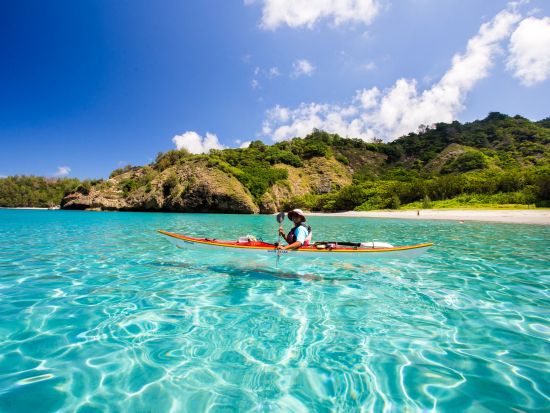 父島シーカヤックツアー　少人数制で初心者でも楽しめる　4歳から参加可能＜半日または1日／送迎付き／小笠原諸島・父島発＞