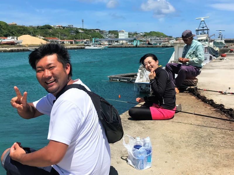 港釣りor堤防釣りツアー 島のおじぃから釣りを学ぼう 初心者 子ども参加ok 釣具一式レンタル付 伊良部島 宮古島の観光 オプショナルツアー専門 Veltra ベルトラ