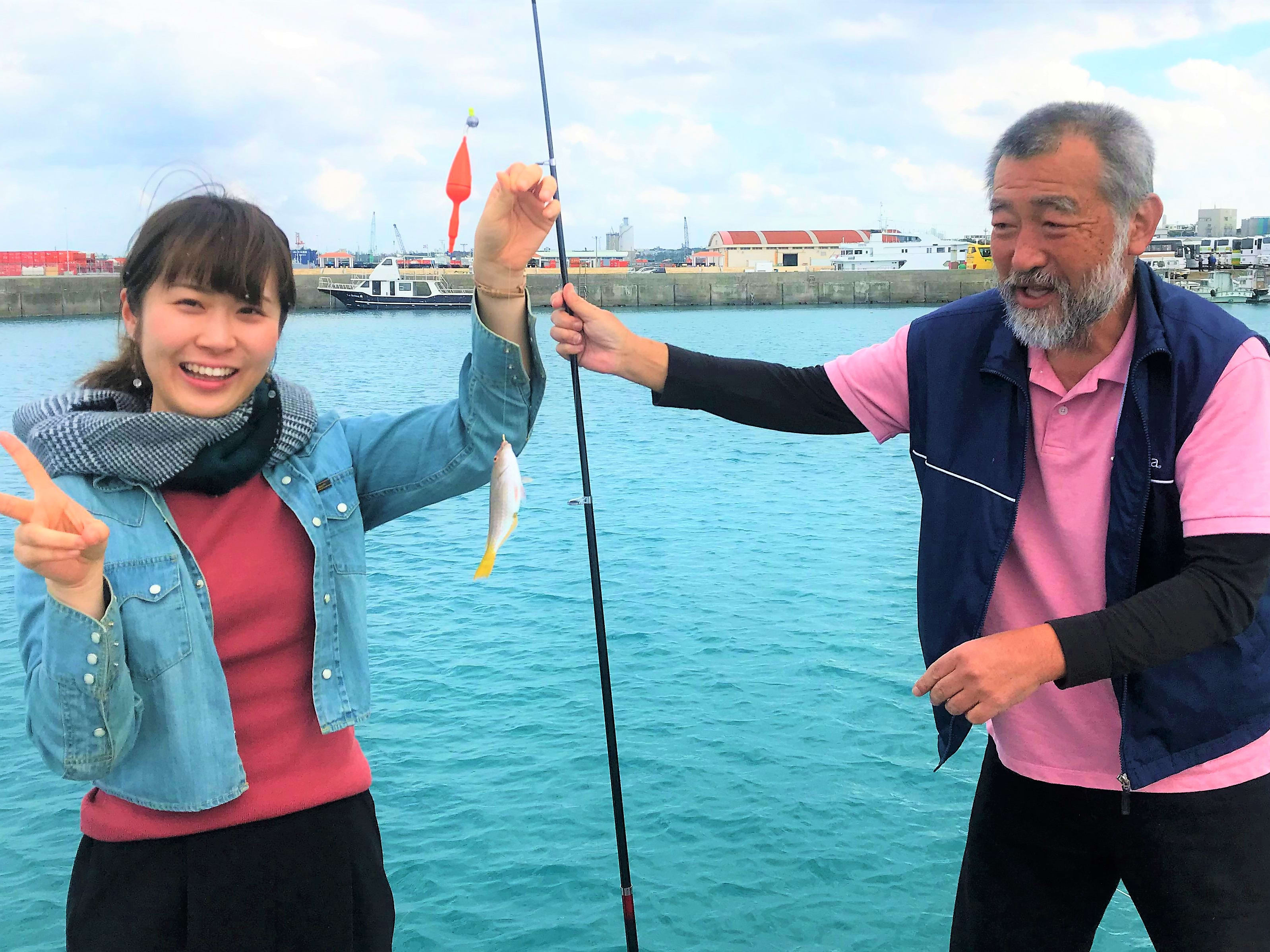 港釣りツアー 島人から教わるのんびり釣り体験 初心者・子どもにもおすすめ＜釣具一式レンタル付／伊良部島＞ 宮古島の観光・オプショナルツアー専門  VELTRA(ベルトラ)