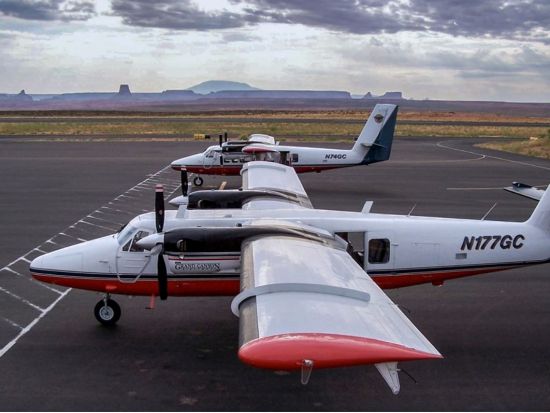 小型飛行機で行く　アンテロープキャニオン＆ホースシューベンド ＜片道約90分フライト／日本語オーディオガイド／英語ガイド＞