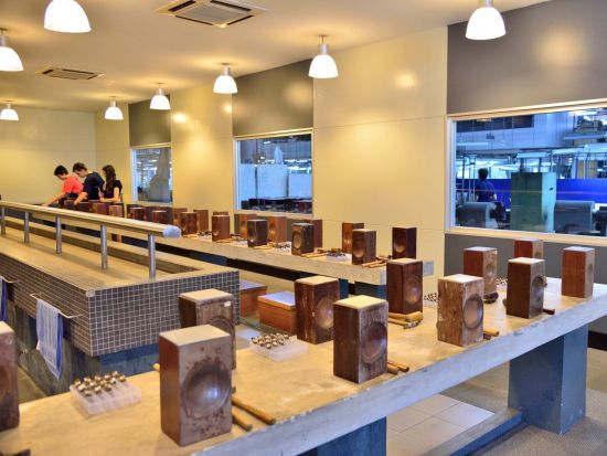 バティック工房＆ピューター工場　製作体験ツアー ＜日本語ガイド＞