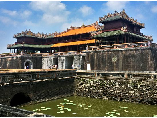 世界遺産フエ＋郊外史跡巡り＋リバークルーズ　ベテランガイド確約プランあり！＜1日／日本語ガイド／フエ名物料理 昼食／ダナン・ホイアン・フエ発＞