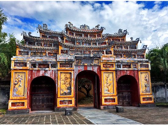 世界遺産フエ＋郊外史跡巡り＋リバークルーズ　ベテランガイド確約プランあり！＜1日／日本語ガイド／フエ名物料理 昼食／ダナン・ホイアン・フエ発＞