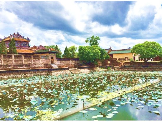 世界遺産フエ＋郊外史跡巡り＋リバークルーズ　ベテランガイド確約プランあり！＜1日／日本語ガイド／フエ名物料理 昼食／ダナン・ホイアン・フエ発＞