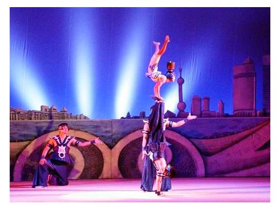 上海雑技＆選べるメニューの夕食＜上海料理／北京ダック＞